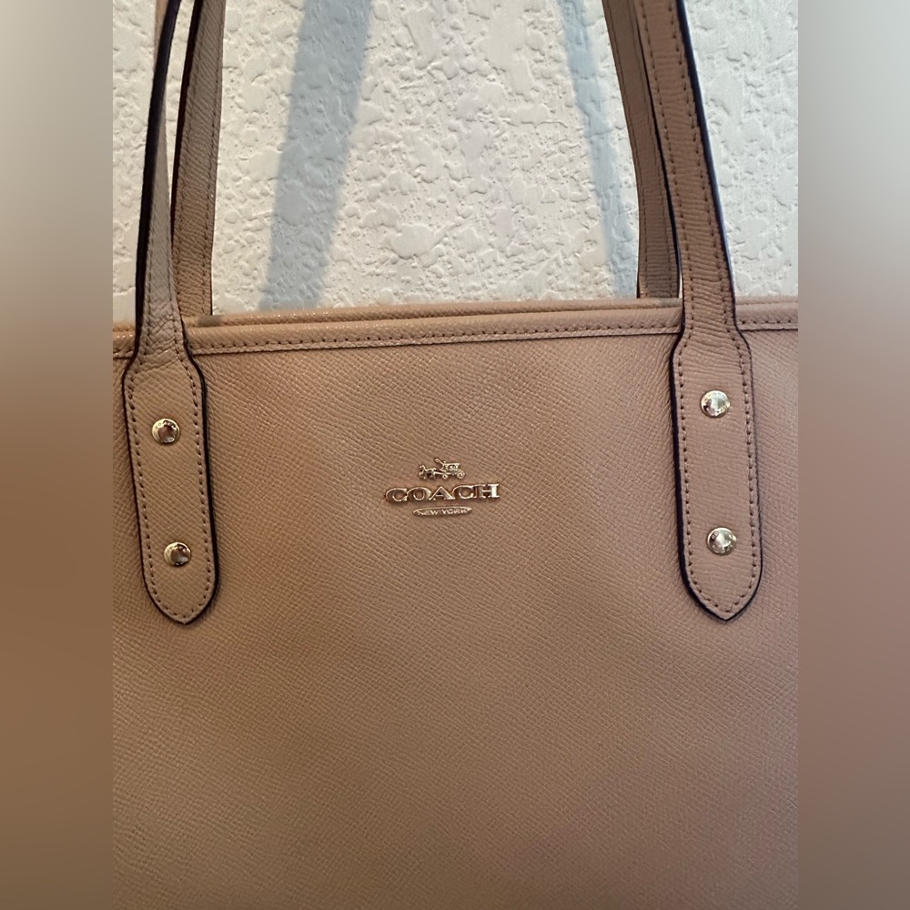 Coach Tan Leather Tote Minimalist Design - Picture 5 of 14